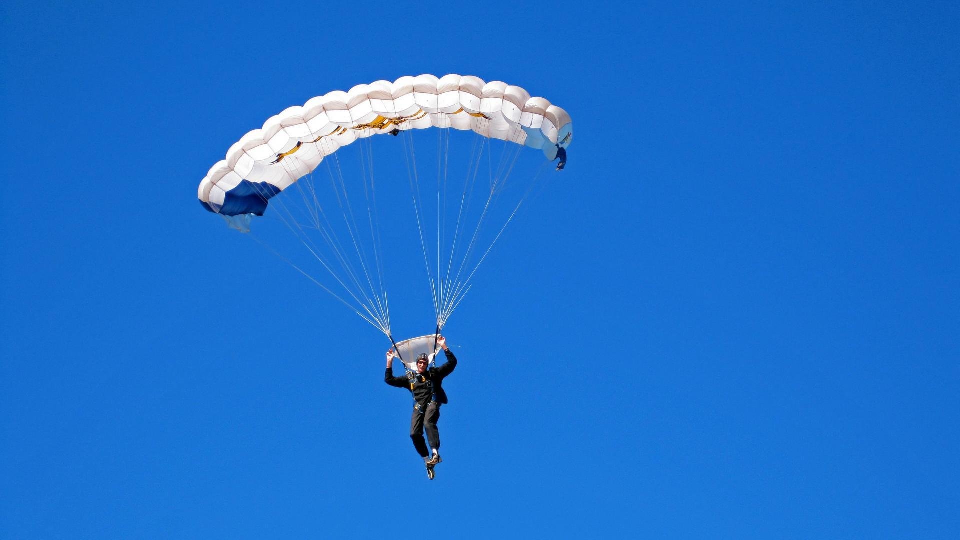 _极地冰川潜水：探索深海未知的极限奇遇_，极地冰川在哪里