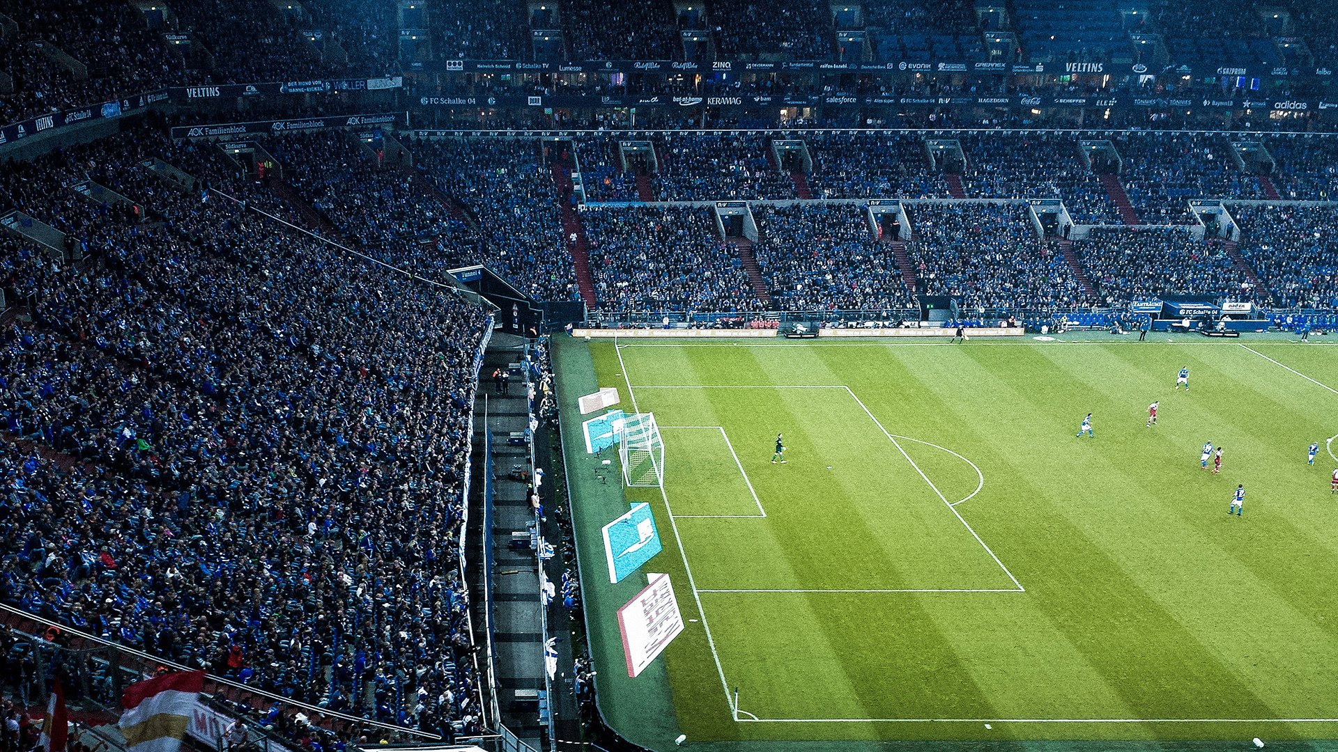 伊朗队雪地滑跪庆祝进球，冻掉了膝盖套，伊朗摔跤手